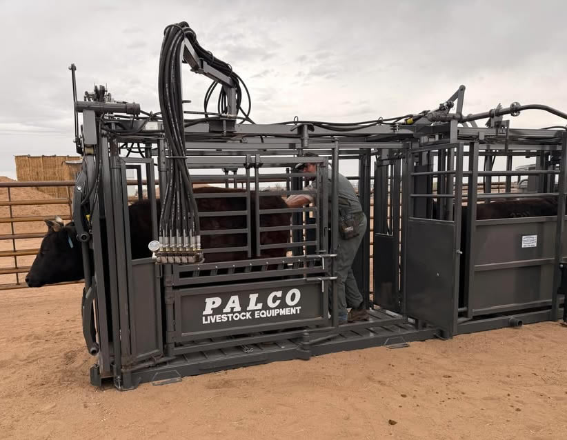 Palco Portable Hydraulic Chute, 8’ Alley and 8’ Tub