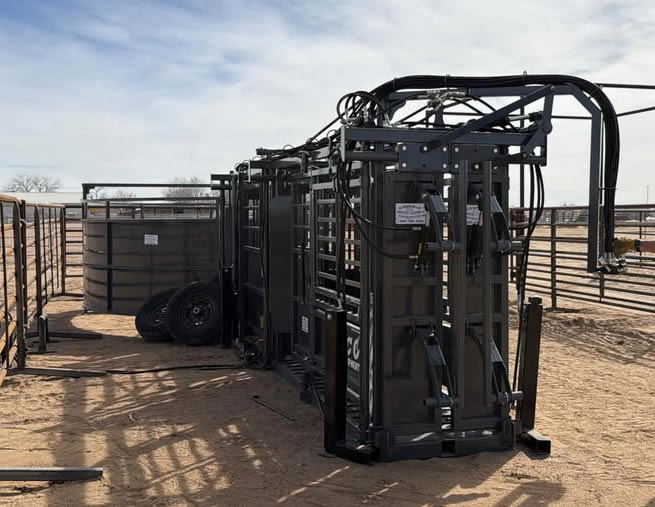 Palco Portable Hydraulic Chute, 8’ Alley and 8’ Tub