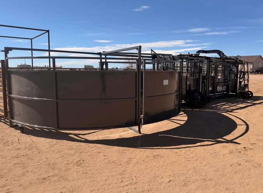 Palco Portable Hydraulic Chute, 8’ Alley and 8’ Tub