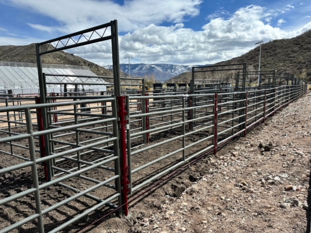 WW Rodeo Arena Back Pens